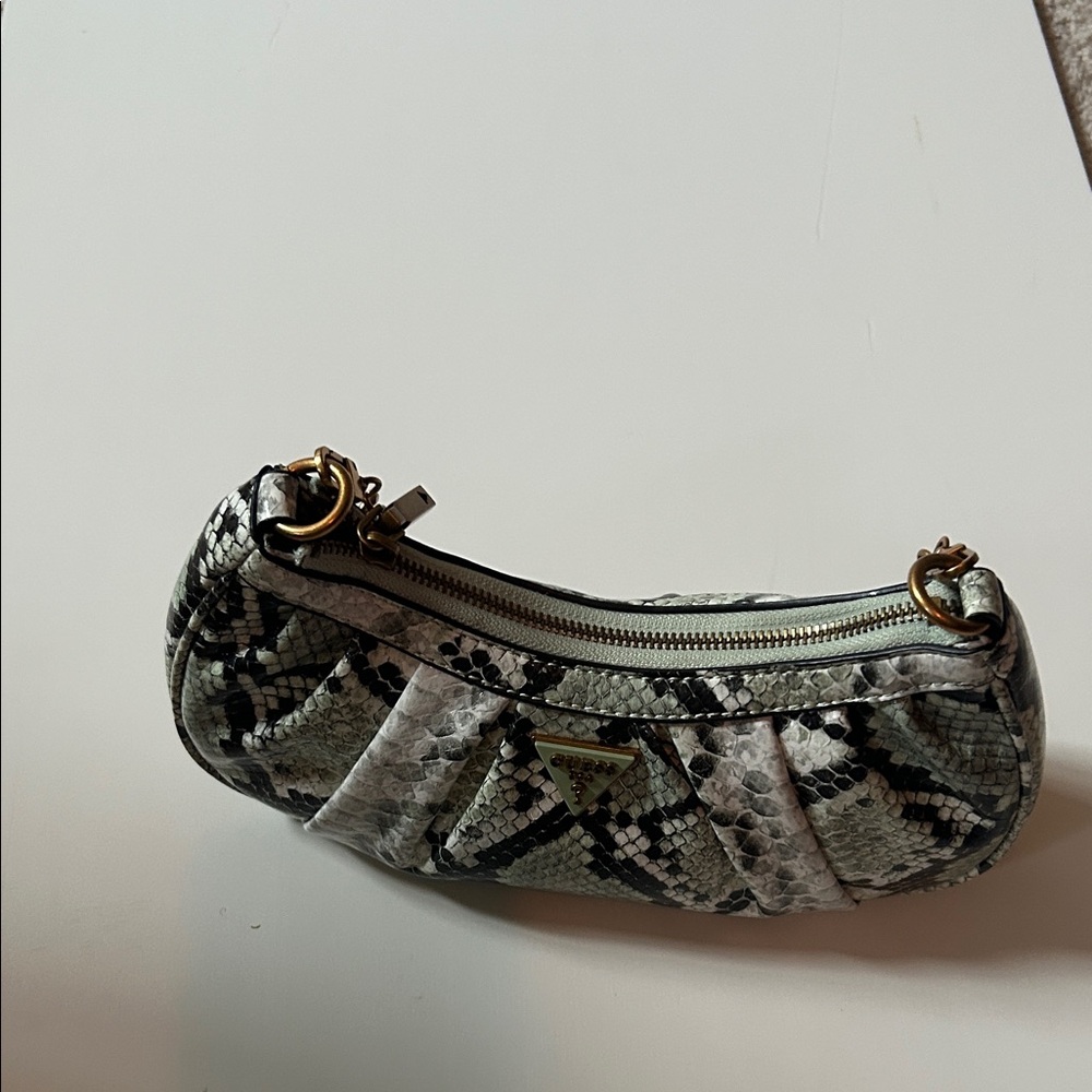 Elegant Snakeskin Pattern Shoulder Bag